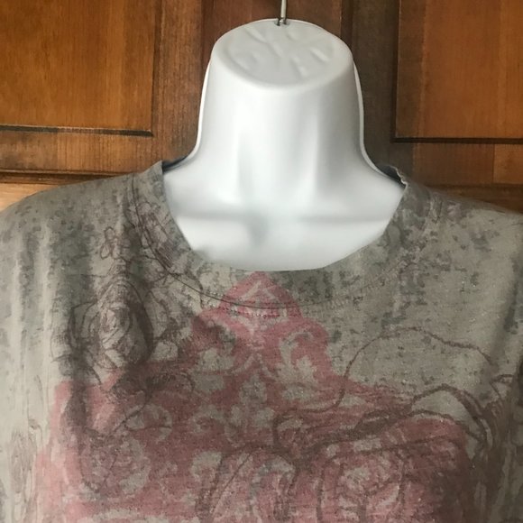 FINAL PRICE - Self Esteem Gray with Fuchsia & Blue Roses Short Sleeve Tee XL - Picture 3 of 11